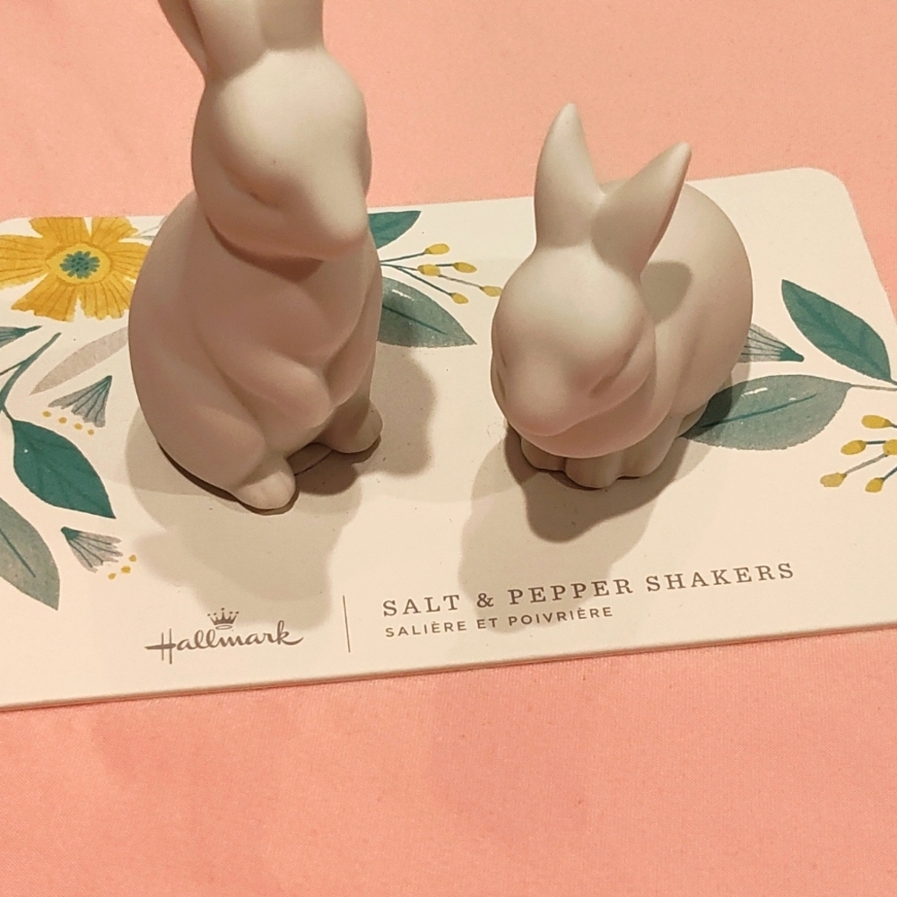 NWT Hallmark Bunny Salt and Pepper Shakers